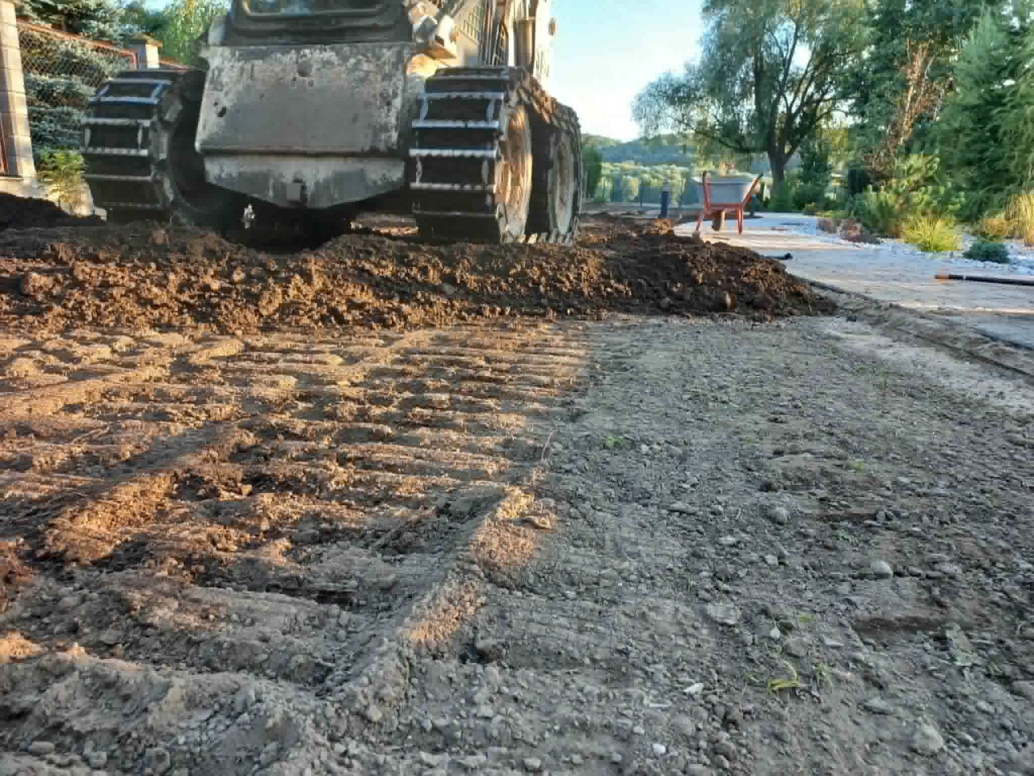 Technika ruošia ir lygina gruntą
