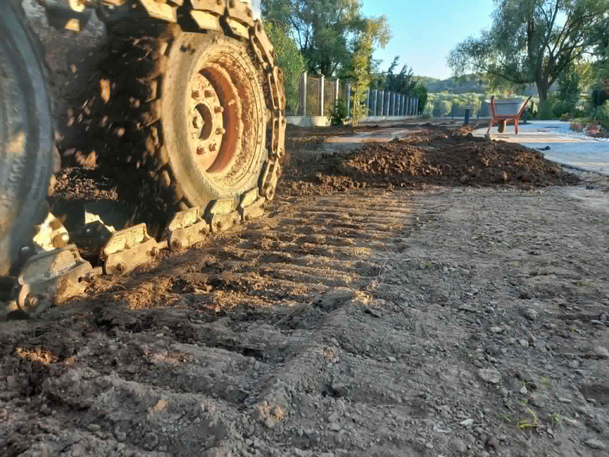 Atliekami grunto paruošimo darbai